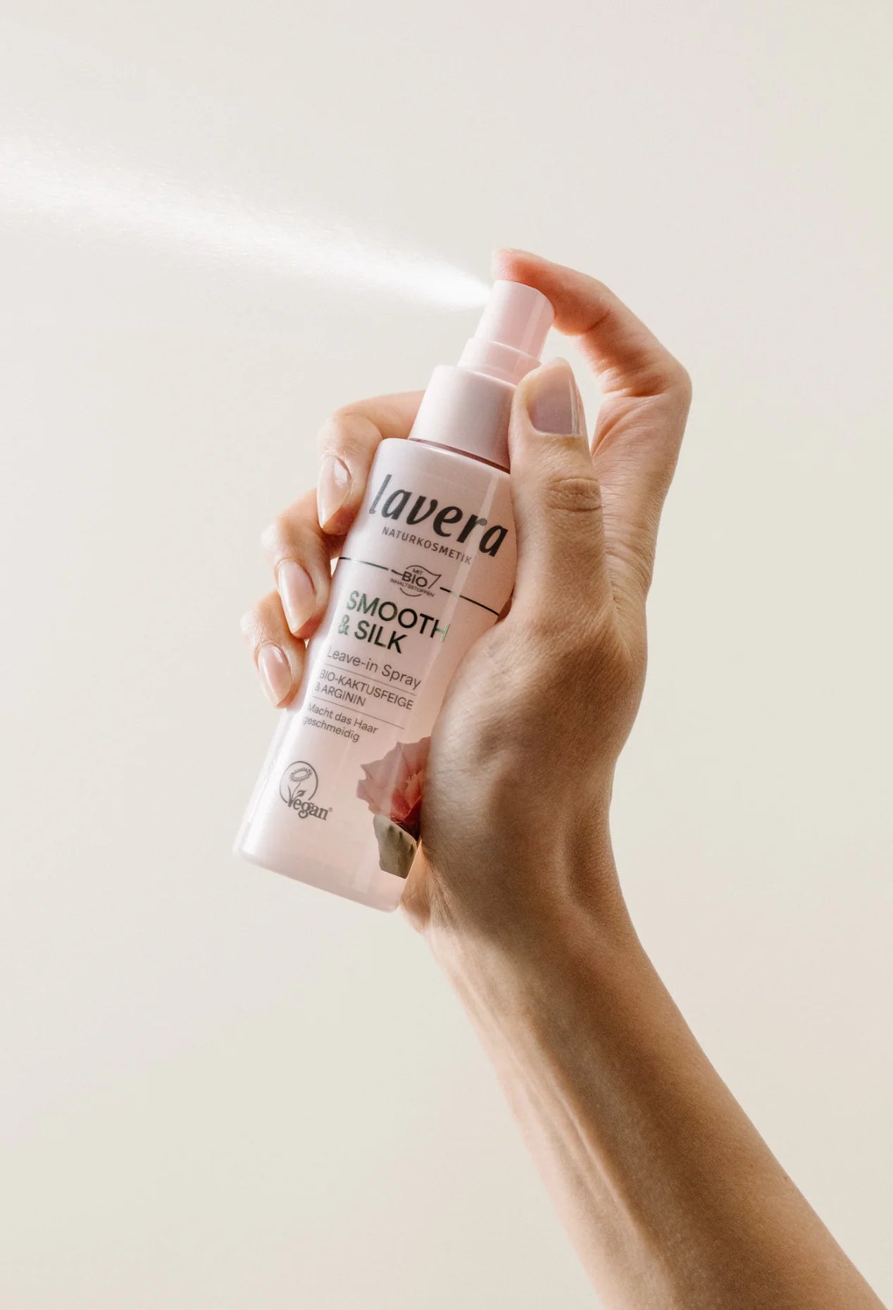 Lavera Smooth & Silk Leave-In sprejs matiem ar bio kaktusa bumbieri un arginīnu, 100ml