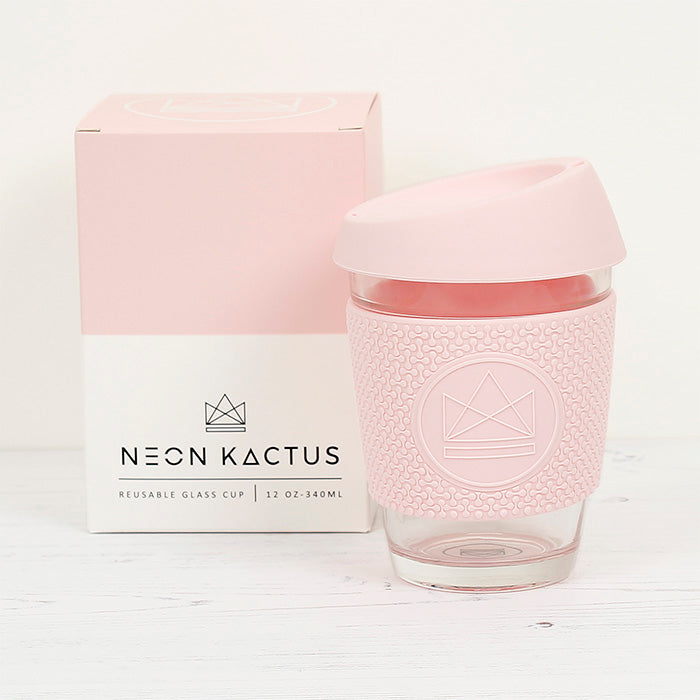 Neon Kactus stikla kafijas krūze ar videi draudzīgu silikona vāciņu un apvalku, Pink Flamingo, 340ml