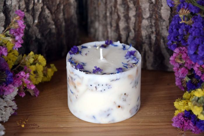 Laureta Candles rapšu vaska svece ar rudzupuķēm un litsea ēterisko eļļu