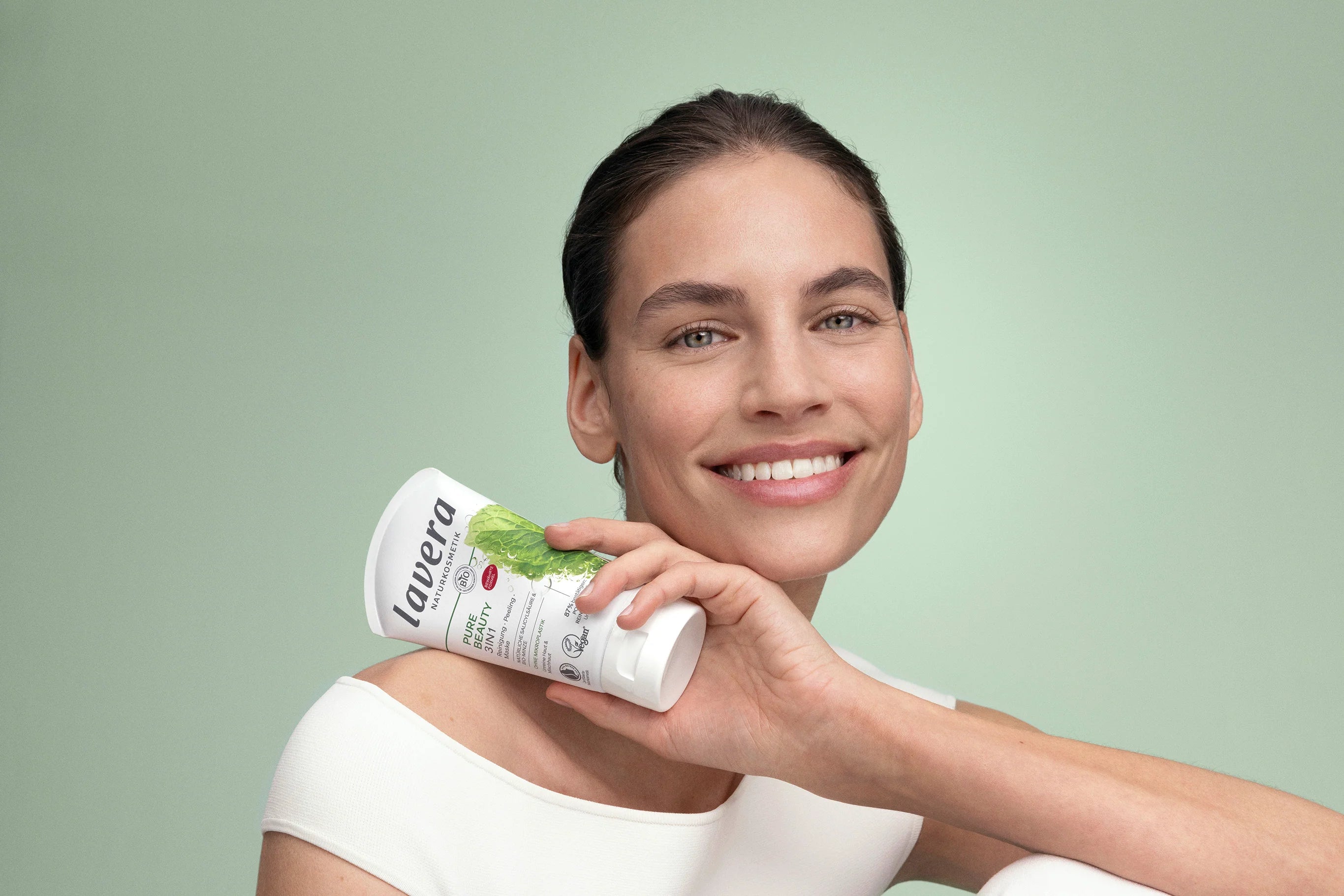 Lavera Pure Beauty attīrošs līdzeklis, skrubis un maska 3in1, 125ml