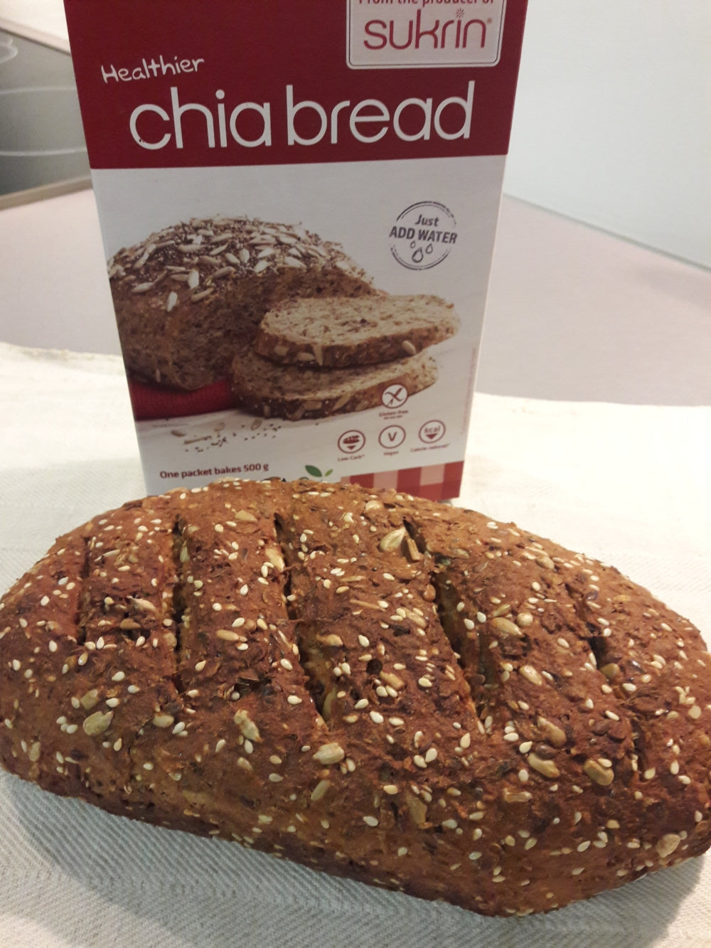 Recepte: veselīga maizīte no gatavā maisījuma ar čia sēklām un kaņepju proteīnu