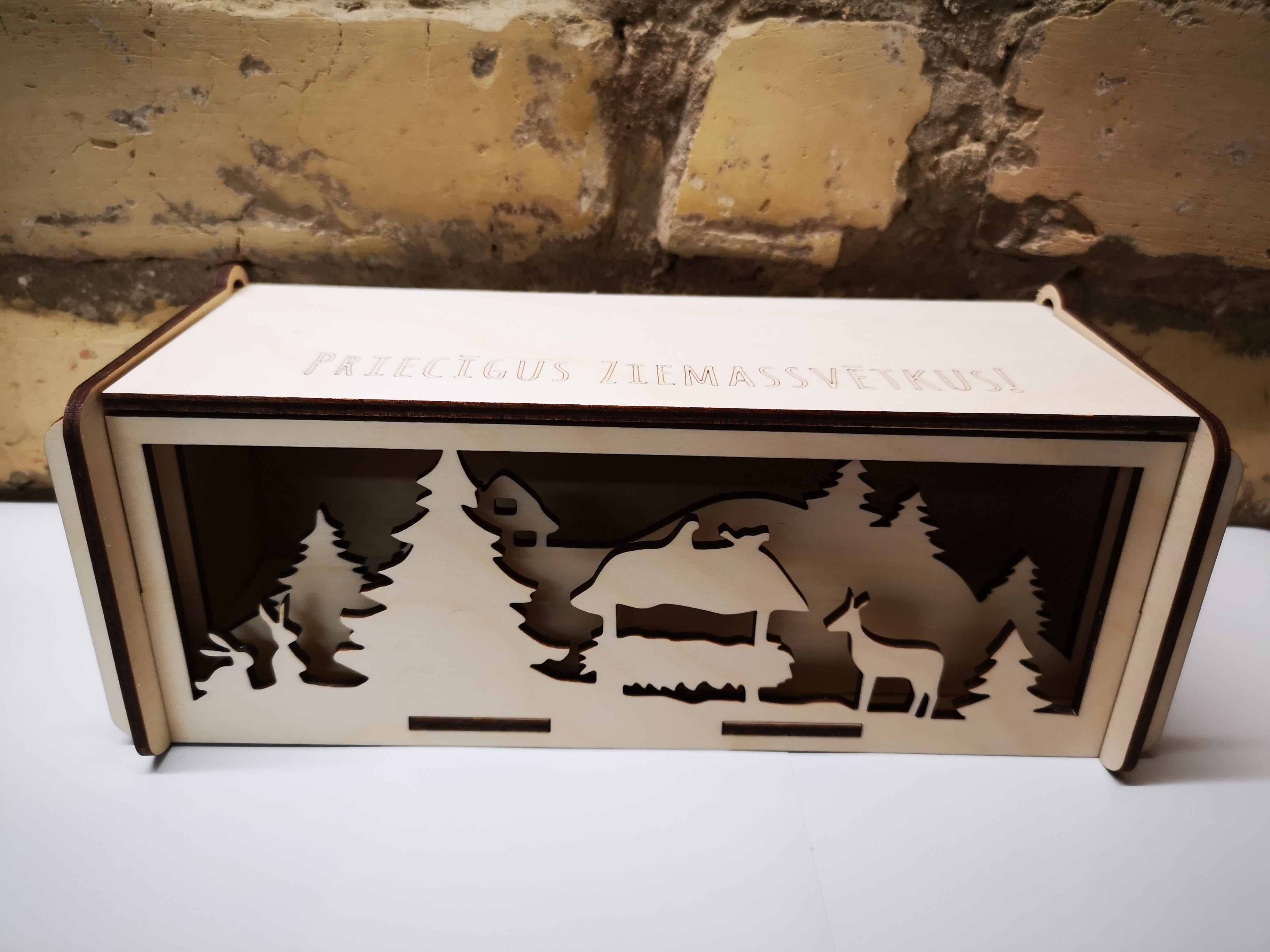 Kokradis koka svētku kaste