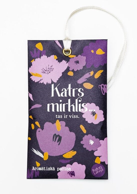 Nature's Bloom aromātiskā paciņa ar melnās vaniļas aromātu "Katrs mirklis..tas ir viss."