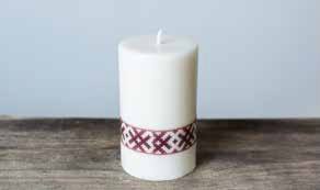 Laureta Candles rapšu vaska svece cilindrs ar latvju zīmēm, 10cm