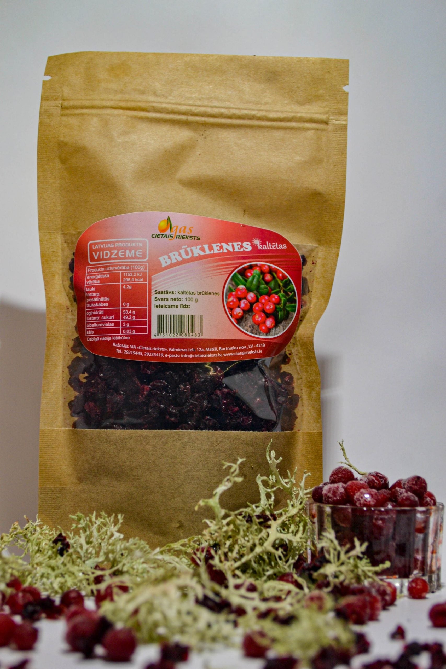 Cietais rieksts kaltētas brūklenes, 100g