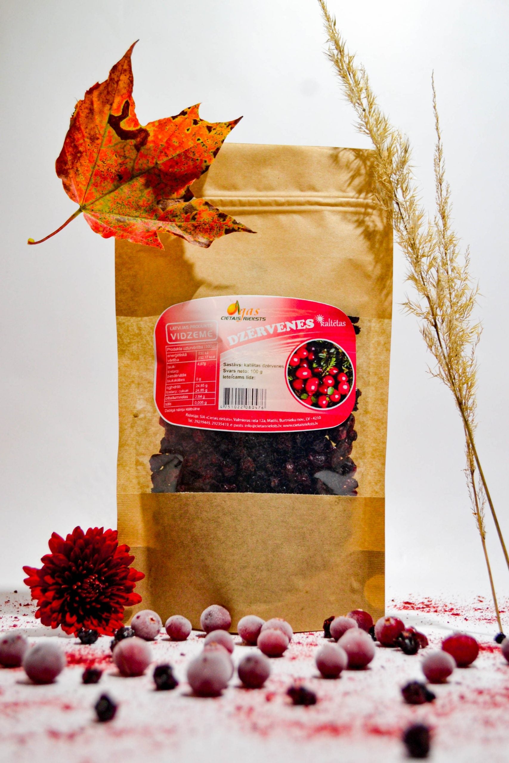 Cietais rieksts kaltētas dzērvenes, 100g